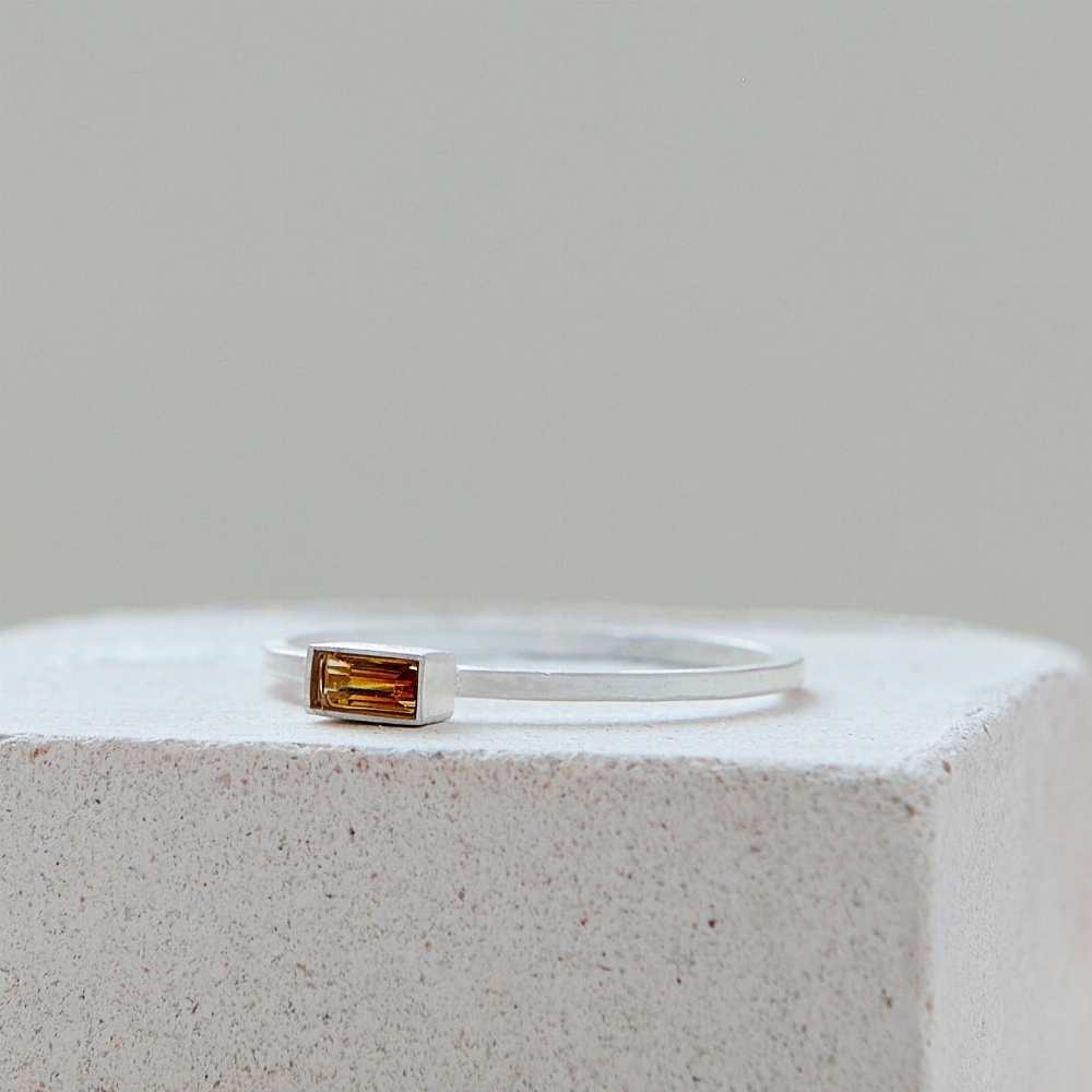 Jewel: ring baguette citrine