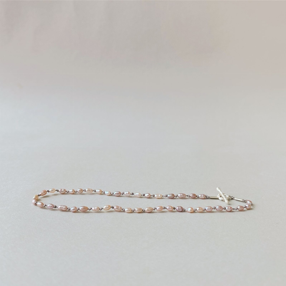 Jewel: bracelet pearls and silk