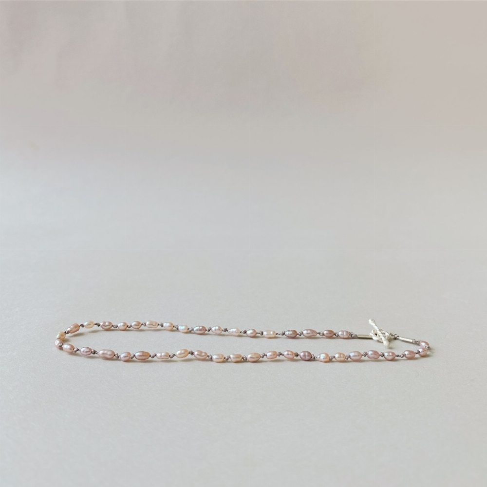 Jewel: bracelet pearls and silk