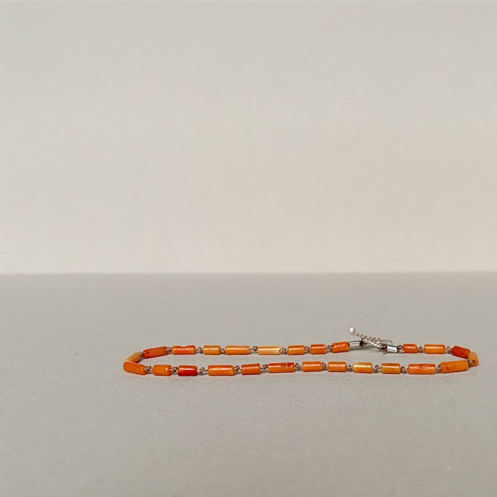 Jewel: bracelet bamboo 'coral' and silk