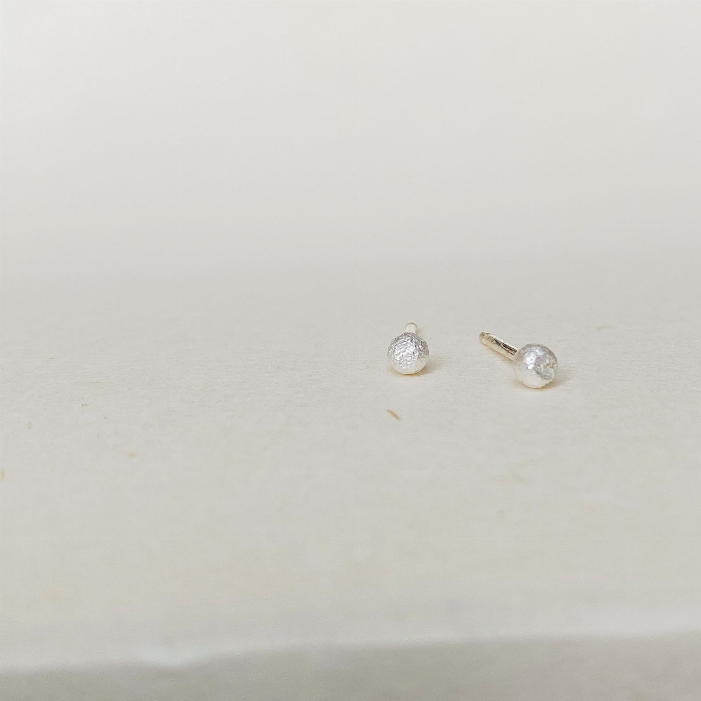 Jewel: earpins balls silver