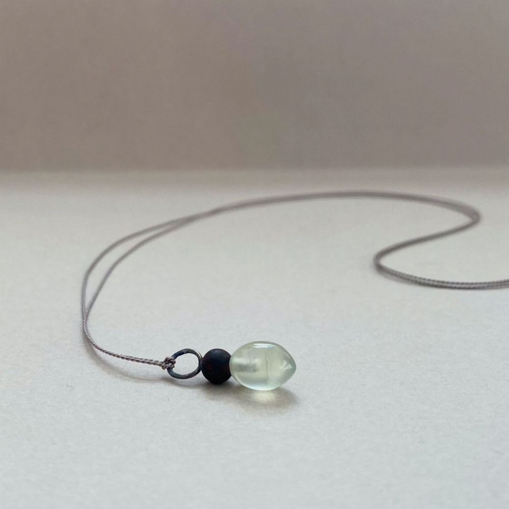 Jewel: prehnite, jaspis, silk