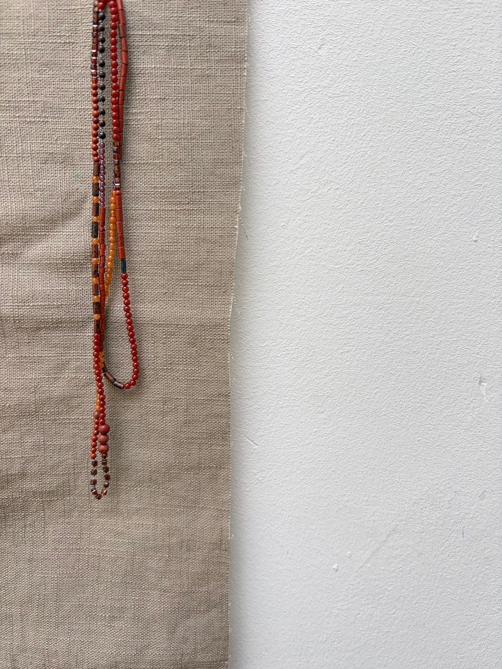 Jewel: beaded necklace red