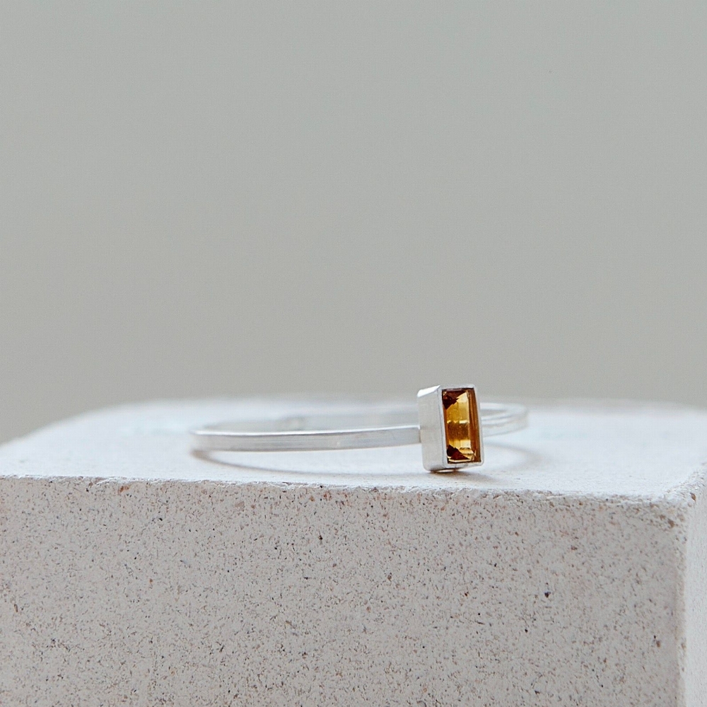 Jewel: ring baguette citrine